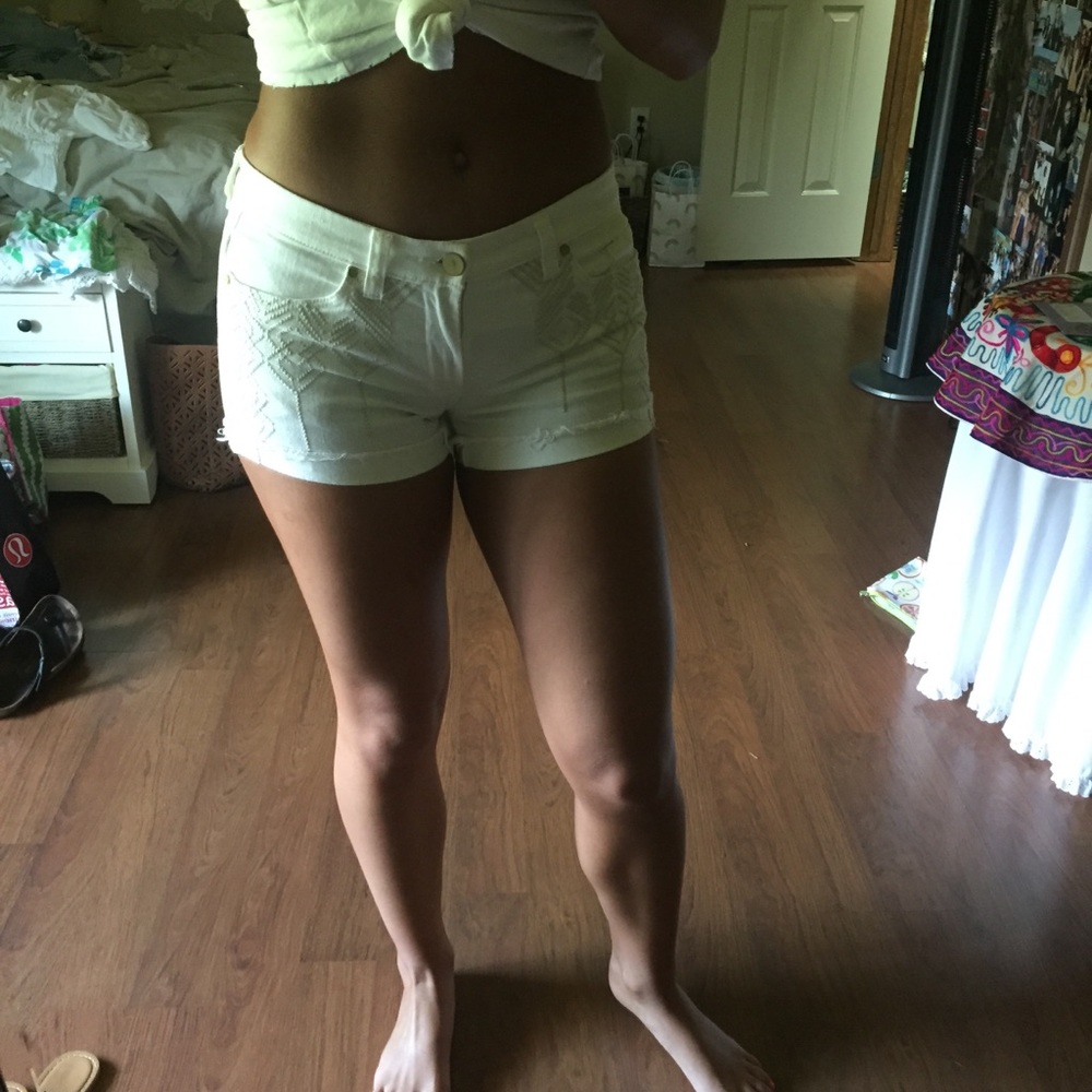 Chelsea and violet white jean shorts size 28